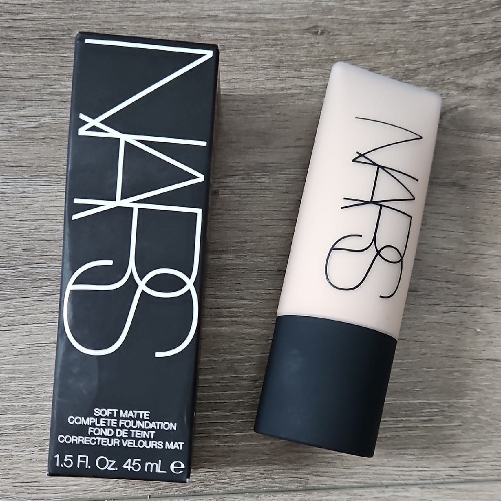 NARS Soft Matte Complete Foundation Mont Blanc Light 2